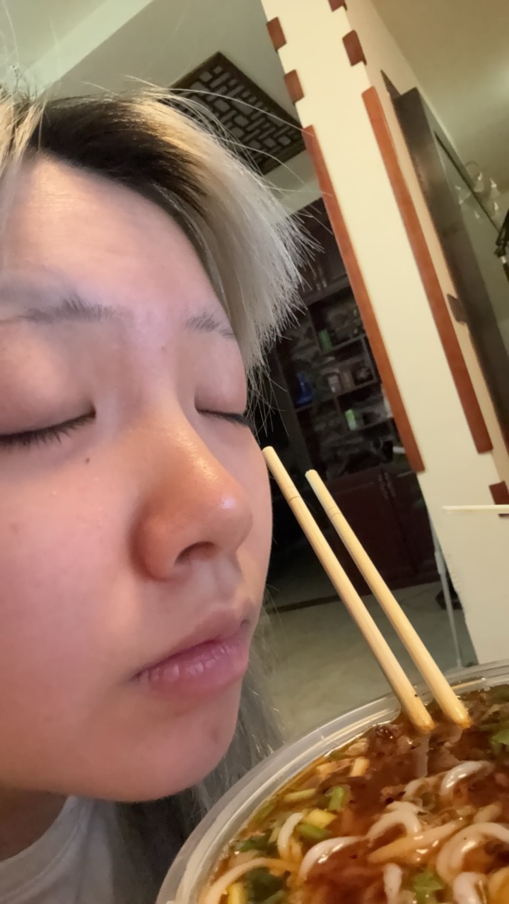 王小泣  今天我也想休息呢… 