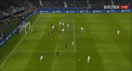 GOAL！久违的进球！下半场刚开始一分钟，热刺边路传中，罗梅罗后点头球摆渡到中路