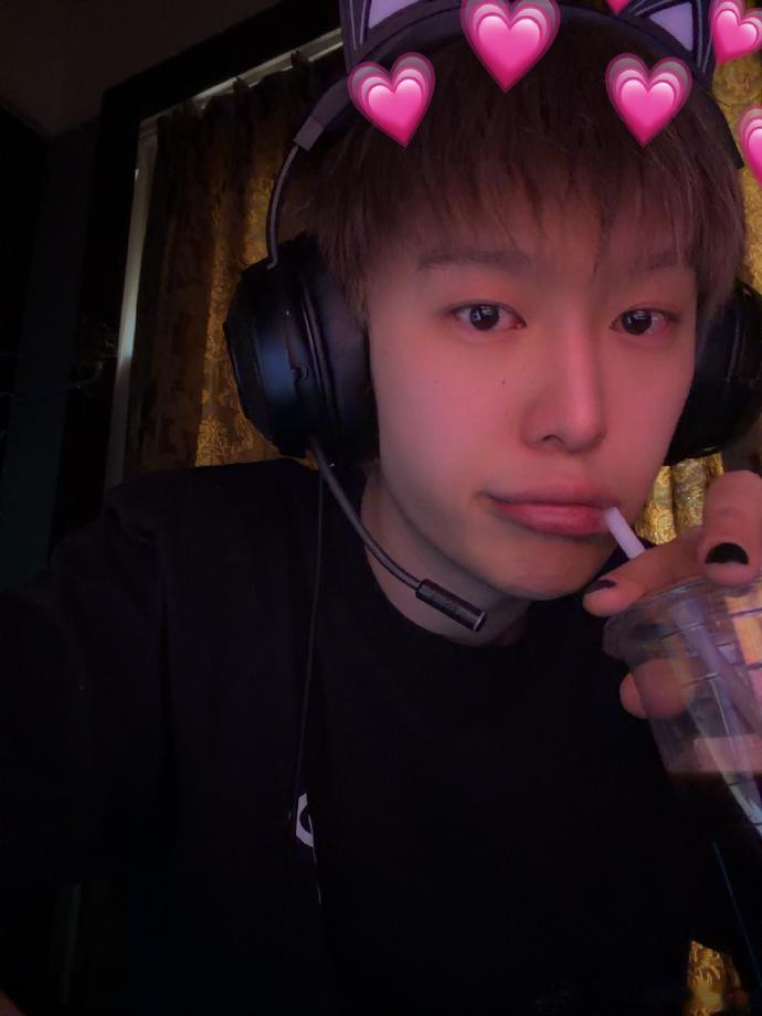 范丞丞：莫拉古 ？出庭的时候带上你的破平板和两滴泪
法官：需要在放一下视频 
范