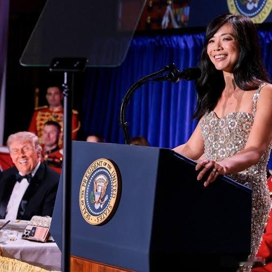 白宫记者协会主席姜维佳详述华盛顿当地时间周六晚白宫记者晚宴枪击事件，全文如下：