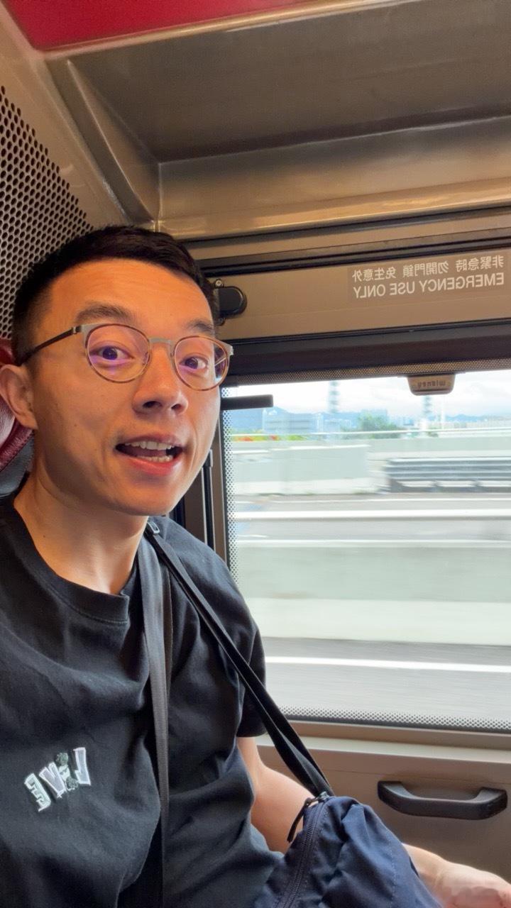 昨晚在上海，约了一位 00 后见面，感觉很不一样。 
