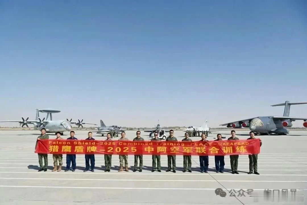 歼-10C奔袭4000公里土豪联训，台军看到“两眼一黑”，底牌全漏了解放军歼10