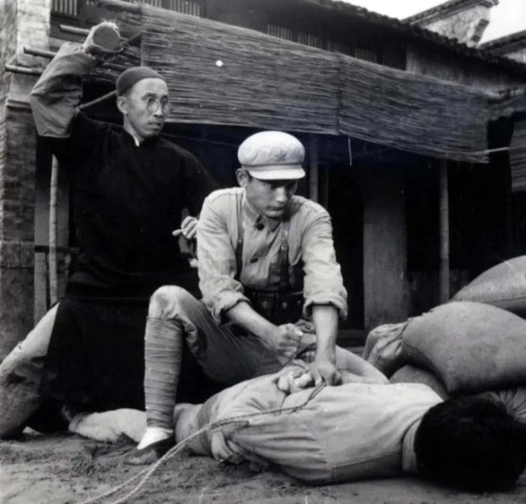 请猜一下这是哪部电影的故事情节？