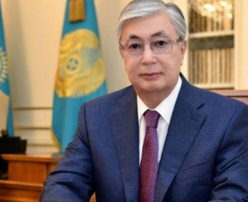 哈萨克斯坦总统托卡耶夫又玩了一起投机外交，与日本签订了37亿美元的稀土出口协议。