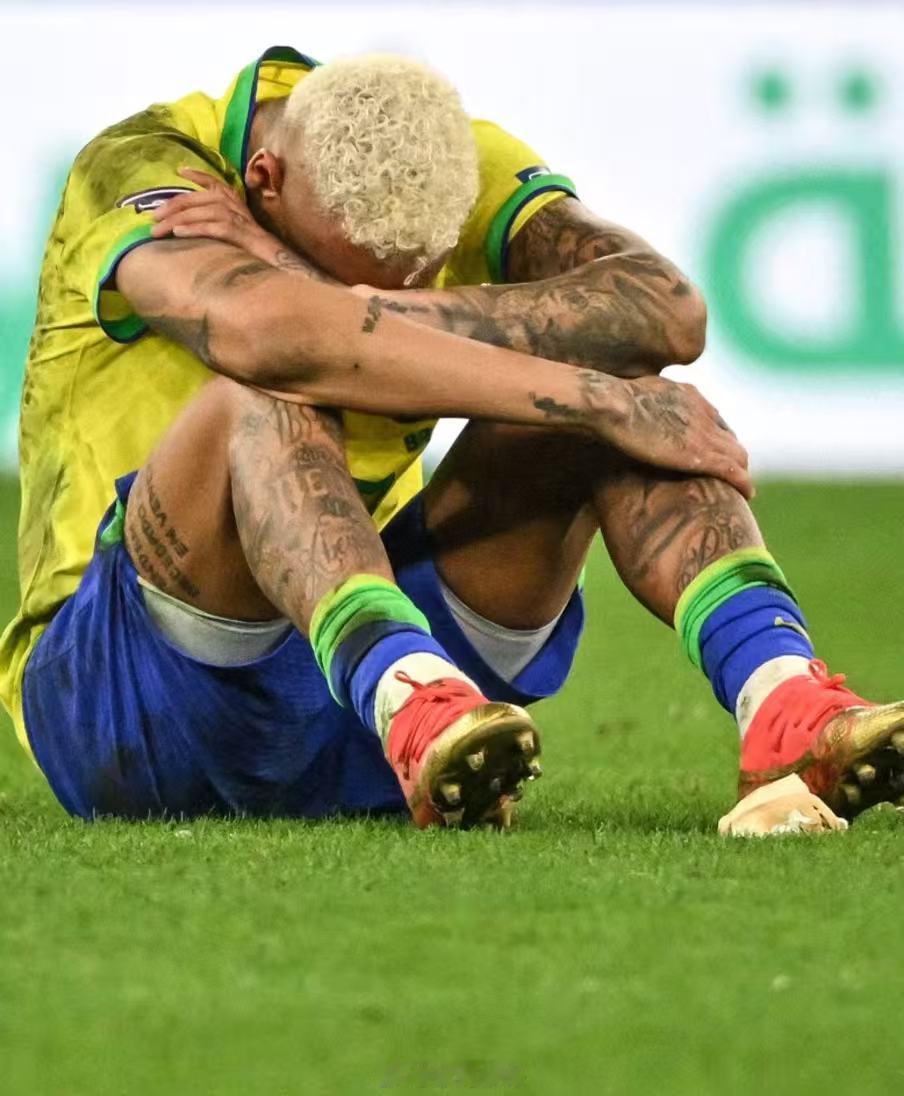 内马尔回应落选内马尔谈及落选巴西队名单，直言心情低落沮丧。他表示会把精力放在日常