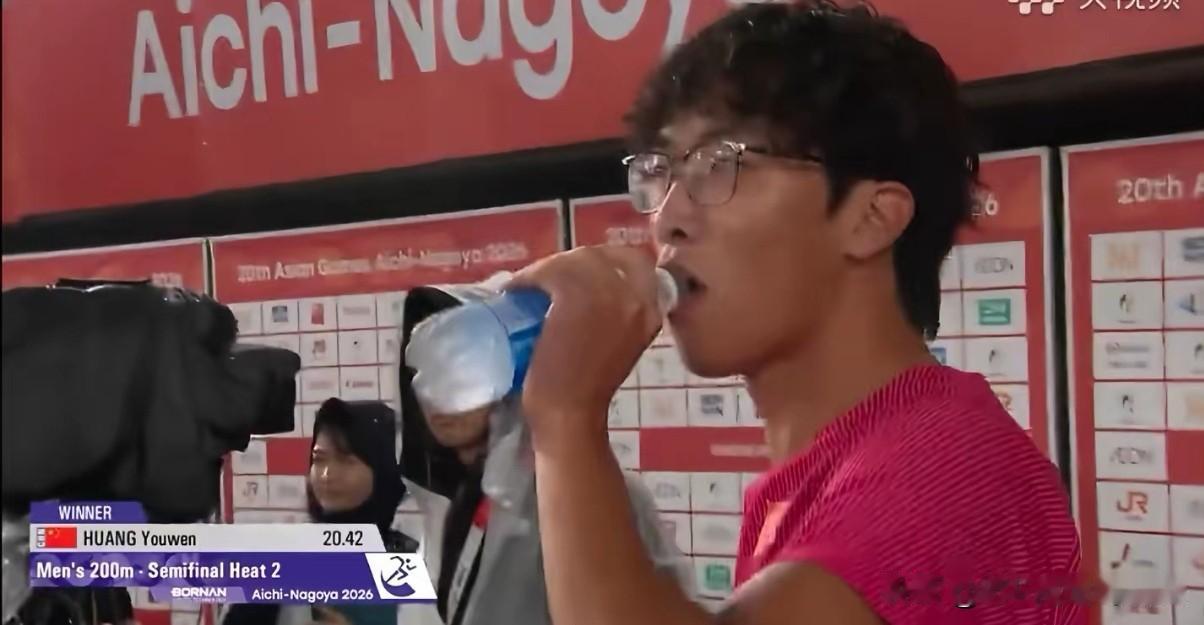 今晚亚运会田径比赛，来自南通如东“眼镜飞侠”黄友闻，展现出了不错的竞技状态，20