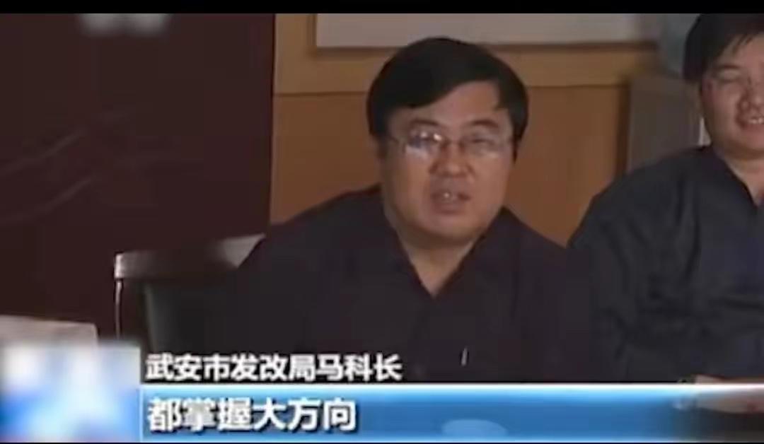 这个长得很像马科长的前首相，学了马科长三成功力，已经轻轻松松游刃有余，厉害👍。