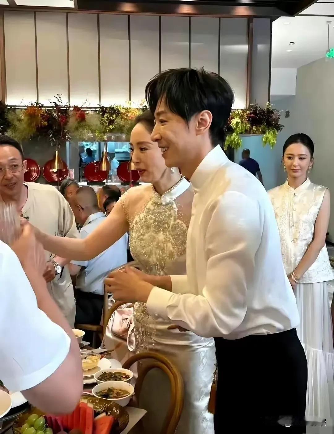 董璇毫无预警的就结婚了，她老公看起来离帅气有些距离，与高云翔相比差得可不是一点半