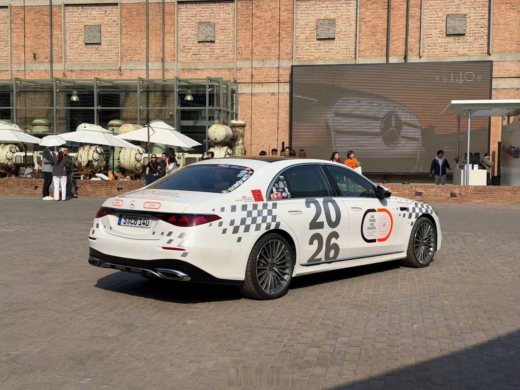 今年是奔驰汽车创立的140周年，奔驰特别拉来了一台有特殊意义的全新奔驰S-Cla