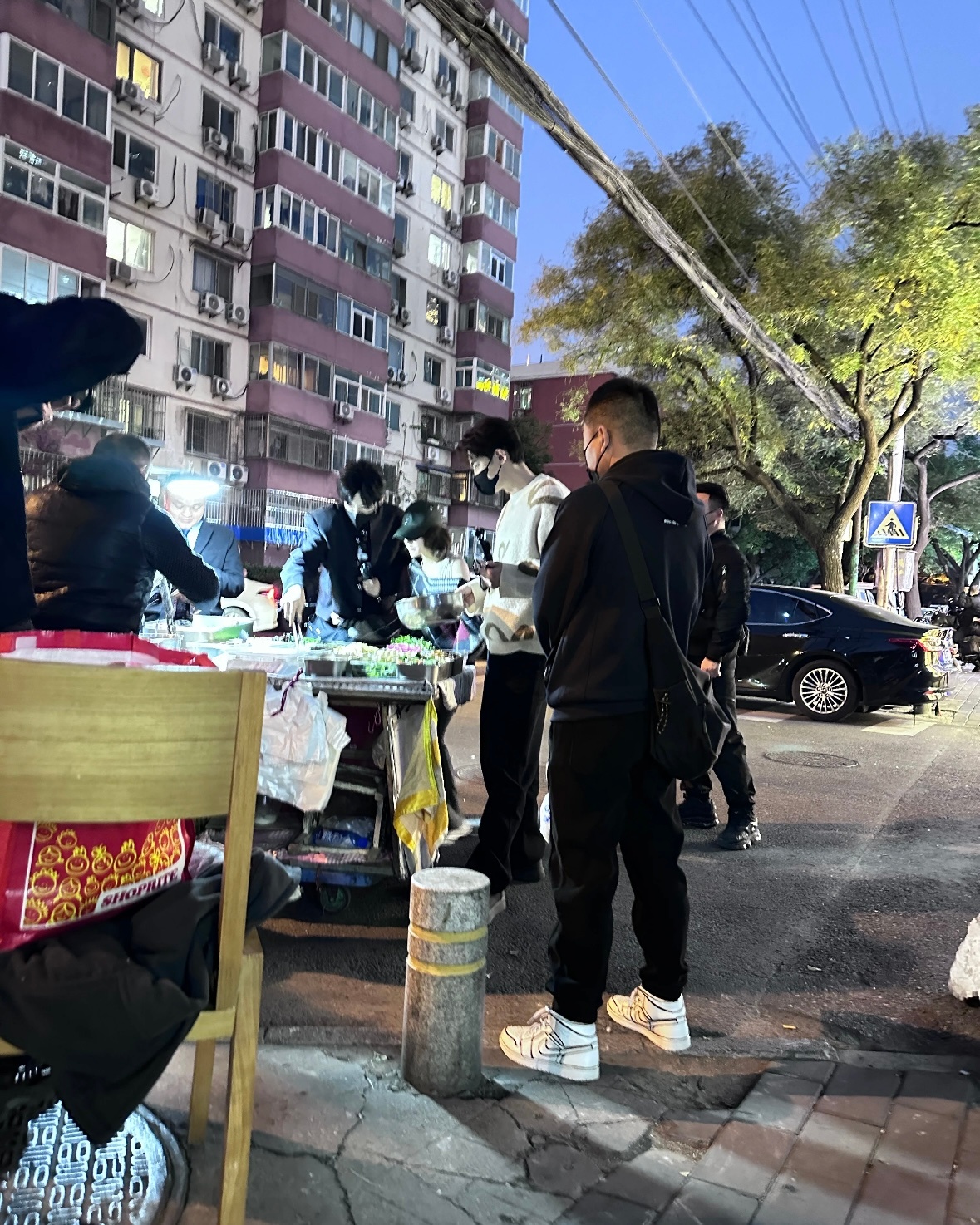 赵露思女士直播前出来觅食ing🥲 ​​​