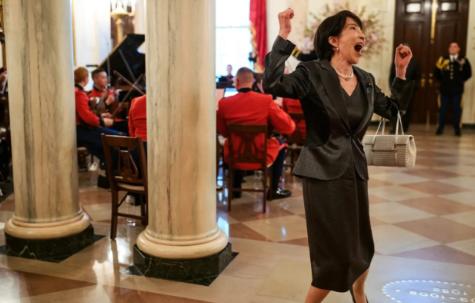 日本人开始怀念石破茂了，他们现在终于领悟到，石破茂当初访美，是多么有尊严了。
看