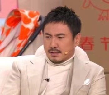 #春晚##春晚段子大考#合着这小品演的是《女主播面基榜一大哥》 ​​​