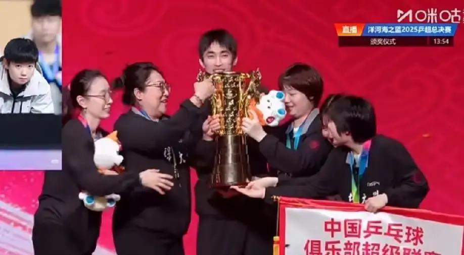 0-3，孙颖莎被打懵了
 
深大俱乐部女团决赛翻车，0-3输给山东鲁能。
 
最