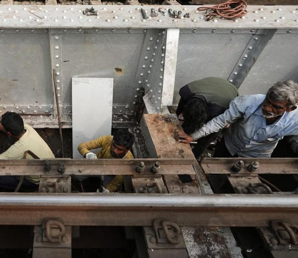 俄乌战争4年劳工荒 ，转向印度大举“补人”！
 
据外媒报道，俄乌战争爆发至今将