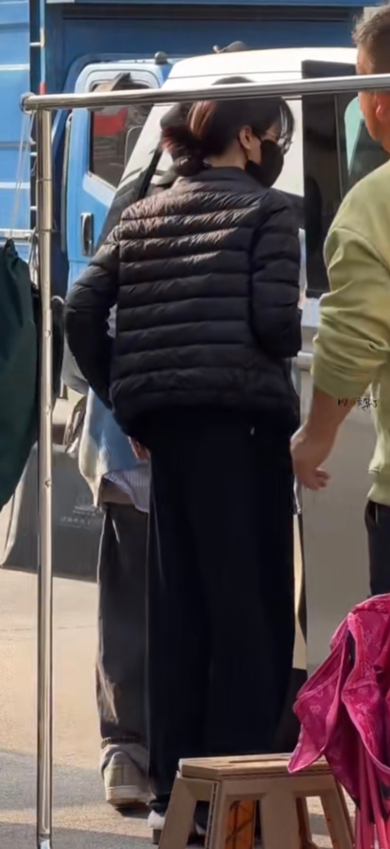 帅姐今天下了个早班最近连轴转了，可以好好休息。 