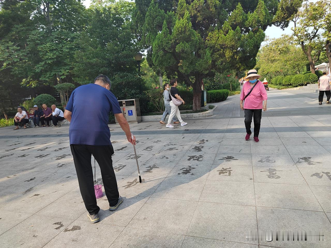 @豆包 帮我点评
我经常去看展览。
看过书画展！
看看别人的作品，心里还是挺有感