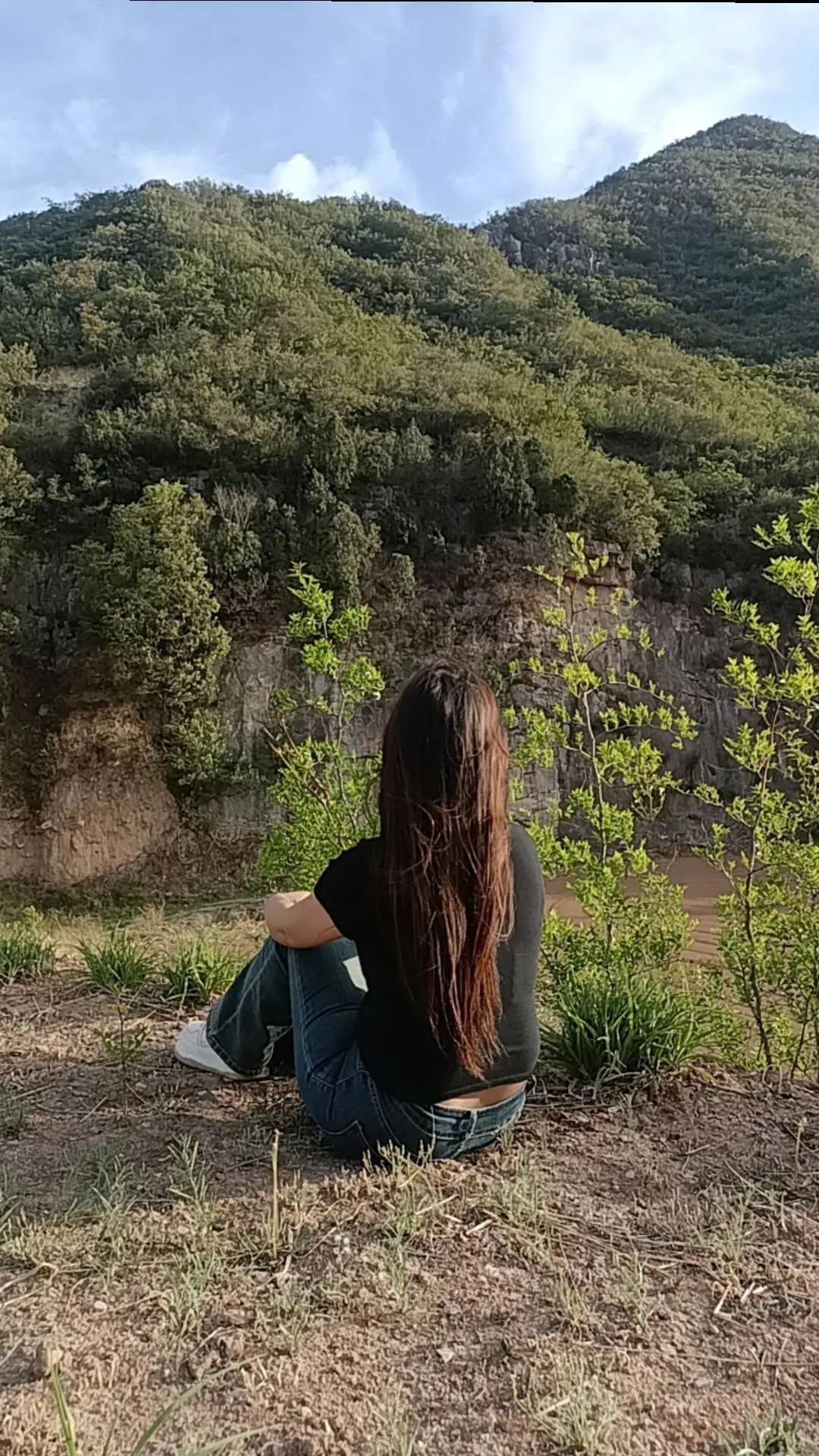 若无相欠，怎会相见，这世上所以的相遇，皆有因由，人来缘聚，人走缘散，无...