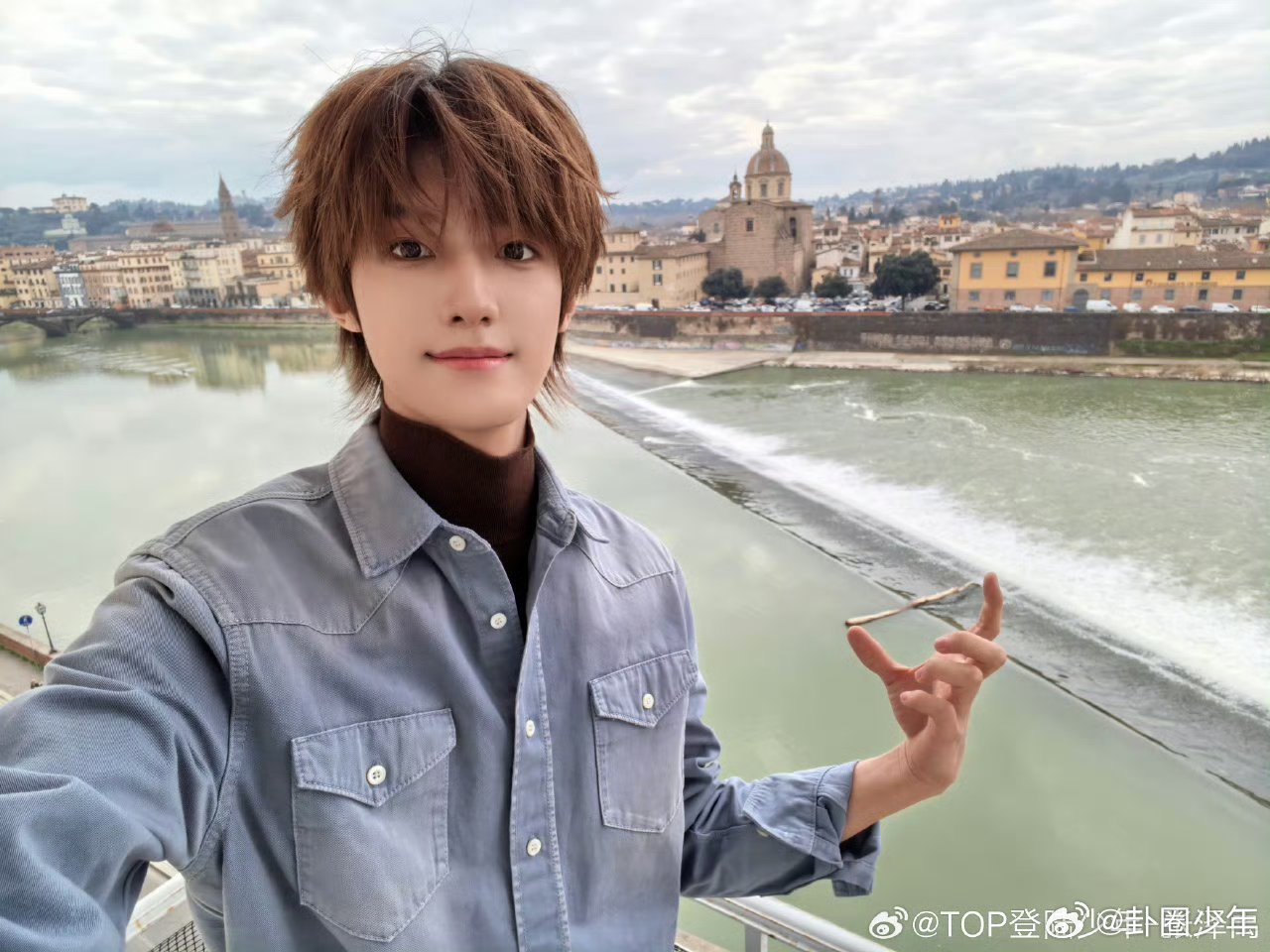 张泽禹一袋梨的plog张泽禹的plog来啦被张泽禹这组plog狠狠惊艳，干净帅气