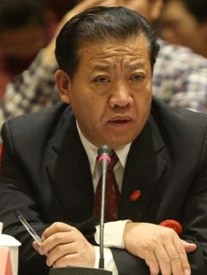 黑龙江大庆，葵花药业老板关彦斌趁老婆张晓兰出差，把女秘书领进家，在床上滚到一起。