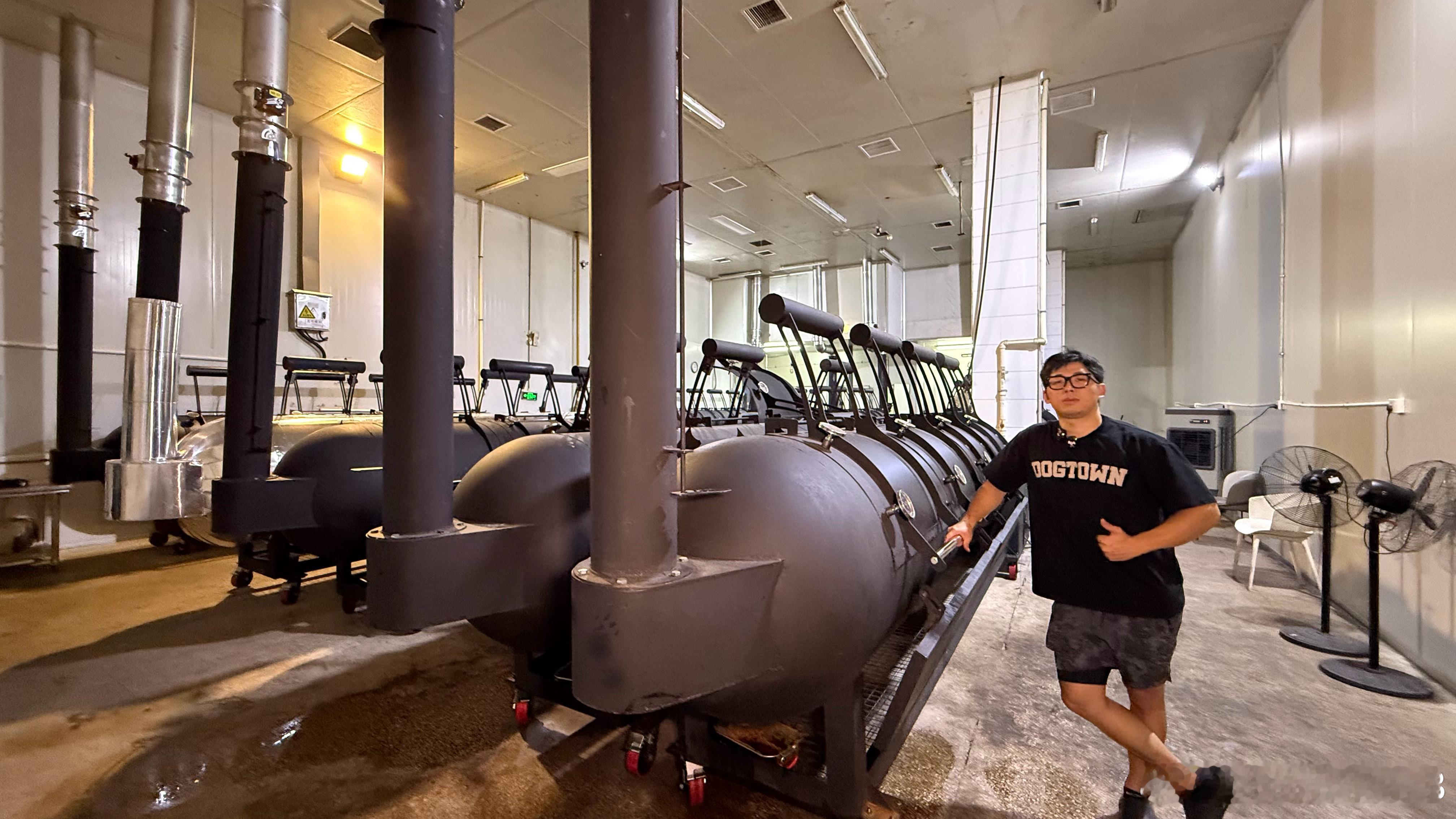 一天烤满十个炉子,累炸了 ​​​