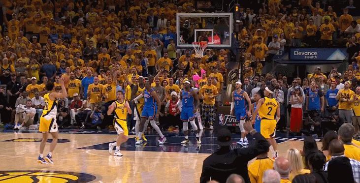 NBA之所以好看，压哨球和绝杀球绝对是功臣。NBA的球员真的非常擅长投压哨球，特