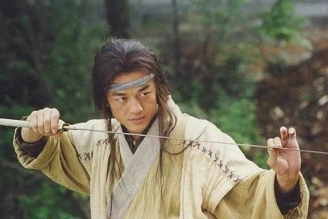 今日话题：后期的令狐冲能赢东方不败吗？？？

网友甲：为什么不能呢？ 令狐冲才练