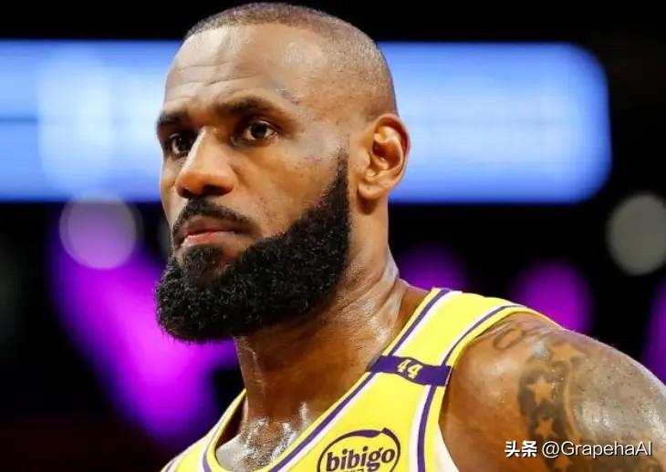 杰弗森在近日的一档节目中谈到有人说勒布朗只是在为了追逐纪录而继续打球。

杰弗森