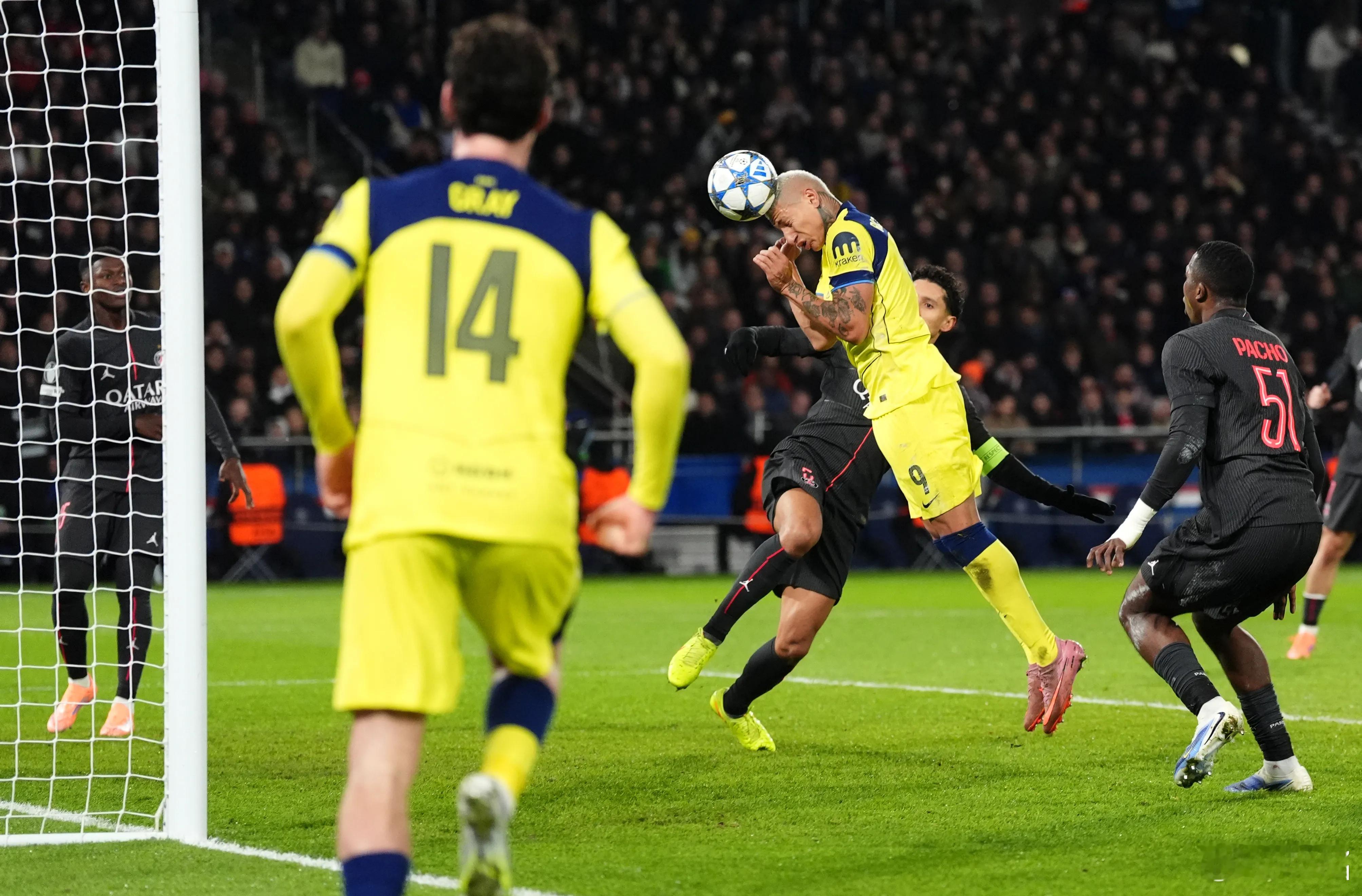 巴黎圣日耳曼5比3热刺 热刺进了仨，但还是3-5输了。喜欢看热闹比赛的热刺球迷，