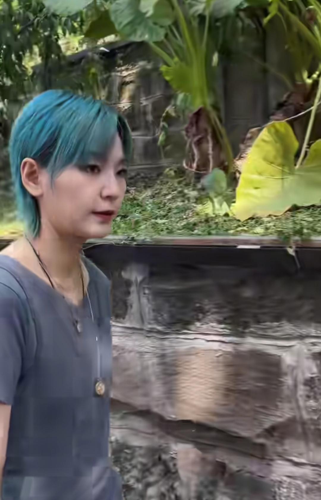 你还记得她吗？
如果你能认出她，
证明你的青春已经不在了，2005年火遍全国的《