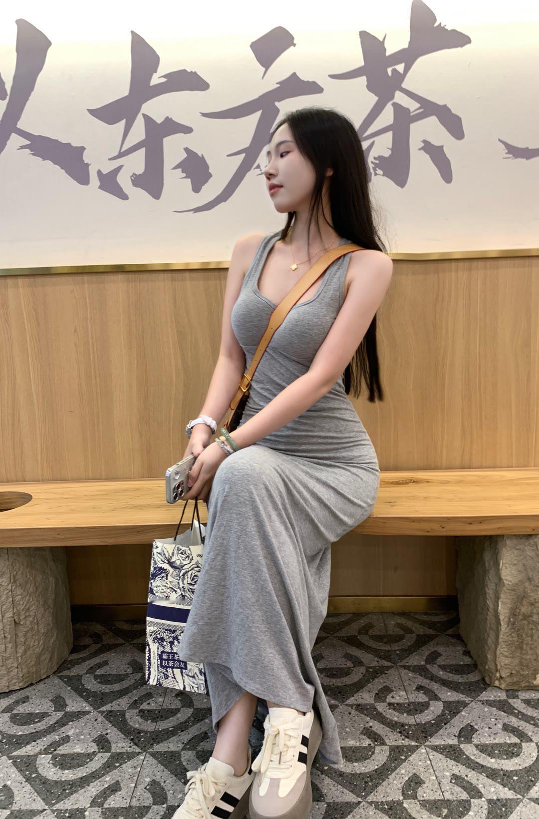 女人哪些时刻,最有魅力?认真专注时
工作、做饭、看书、带孩子，全神贯注的样子，自