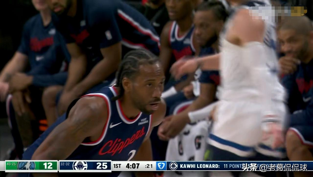 快船巨星伦纳德彻底把森林狼主帅芬奇打服了！在今天森林狼客场以128：153惨败于