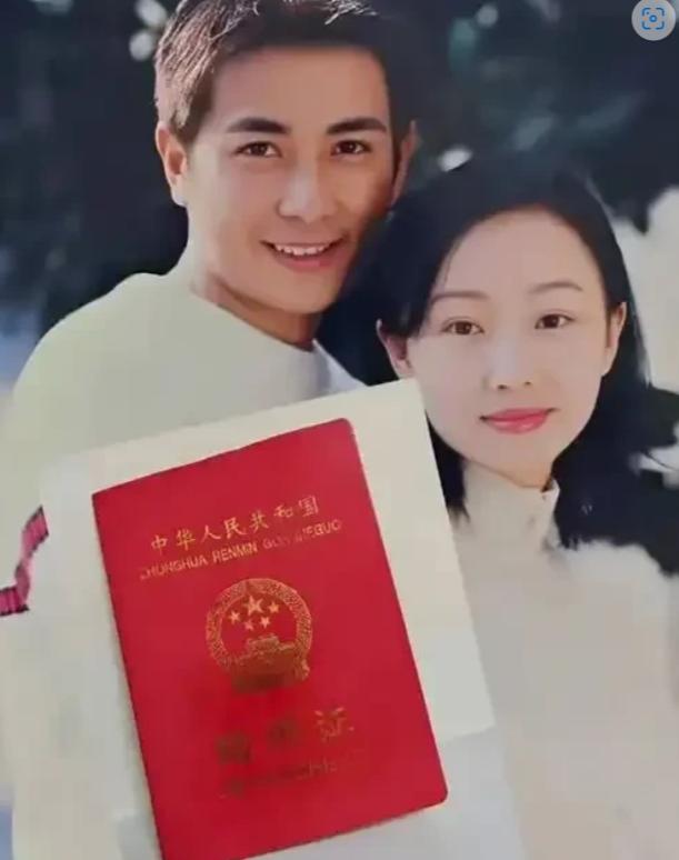 保剑锋终于松口承认过往！7月2日官方声明直面多年隐婚争议，三方诉讼彻底和解。
 