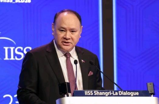 菲律宾国防部长不仅成功阻止了第二批不怀好意的柴油、农药和化肥，而且还成功阻止巨额
