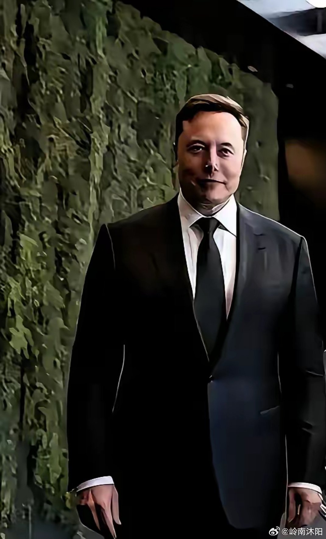 马斯克再度陷入争议漩涡。伊拉克民众在沙漠中发现一架坠毁的美军LUCAS自杀式无人