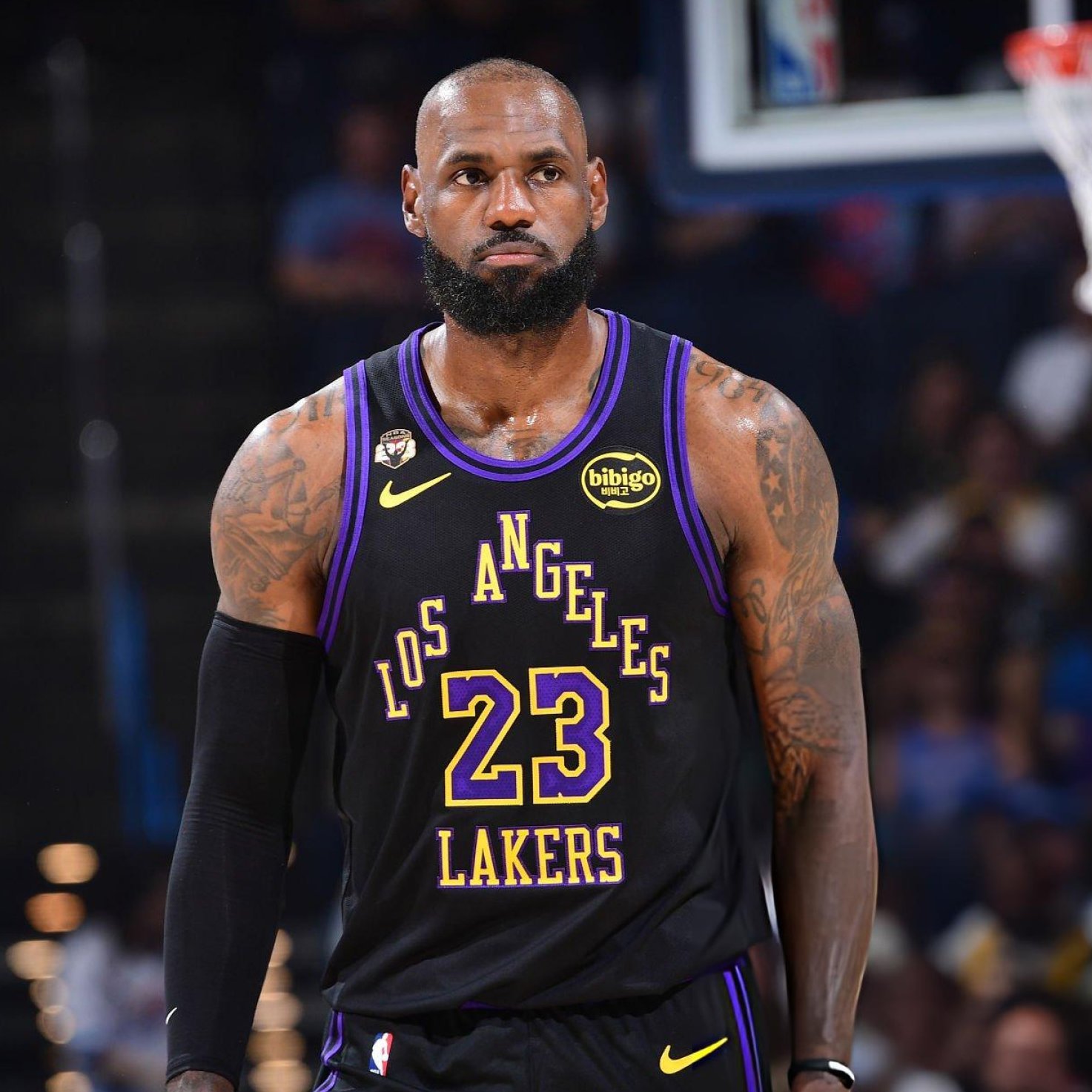 老詹赛后：“雷霆把我们打出屎了。”哎。东契奇无对抗受伤