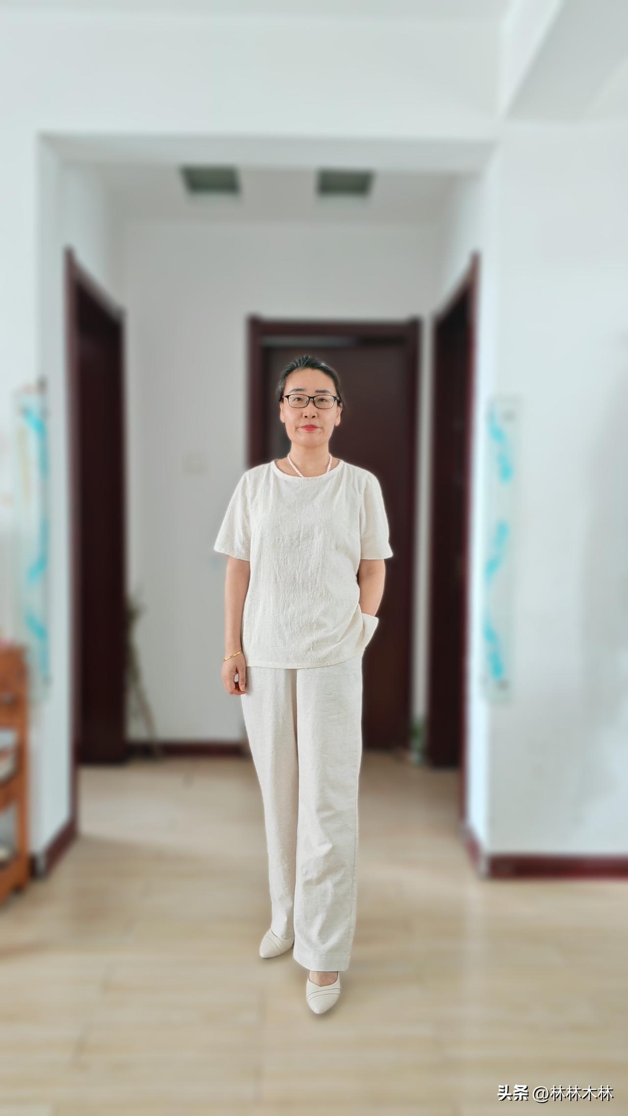上个礼拜动手给自己做了2套衣服，在不穿就老了，趁着还年轻还能驾驭高跟鞋美起来
