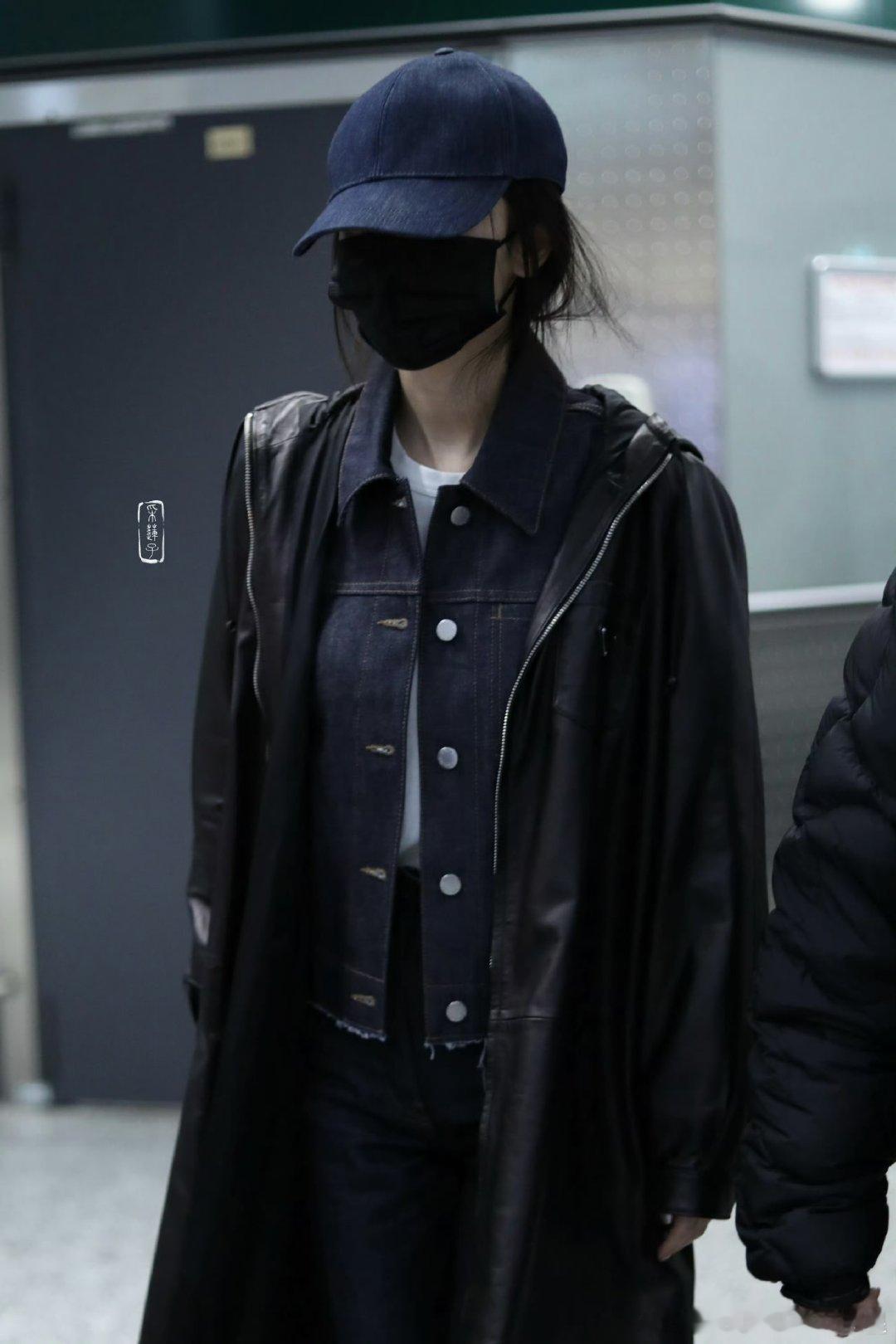 杨幂到达米兰杨幂米兰到达路透杨幂到达米兰，期待再次米兰时装周见 