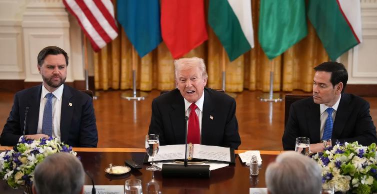 美媒今天报道：特朗普的部分高级助手——包括副总统JD万斯和国务卿卢比奥——最初对