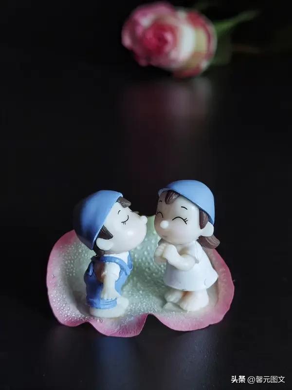 有一段话我觉得说的很有道理：出门在外，嘴巴要甜，见到穷的，你就夸他勤奋；见到笨的