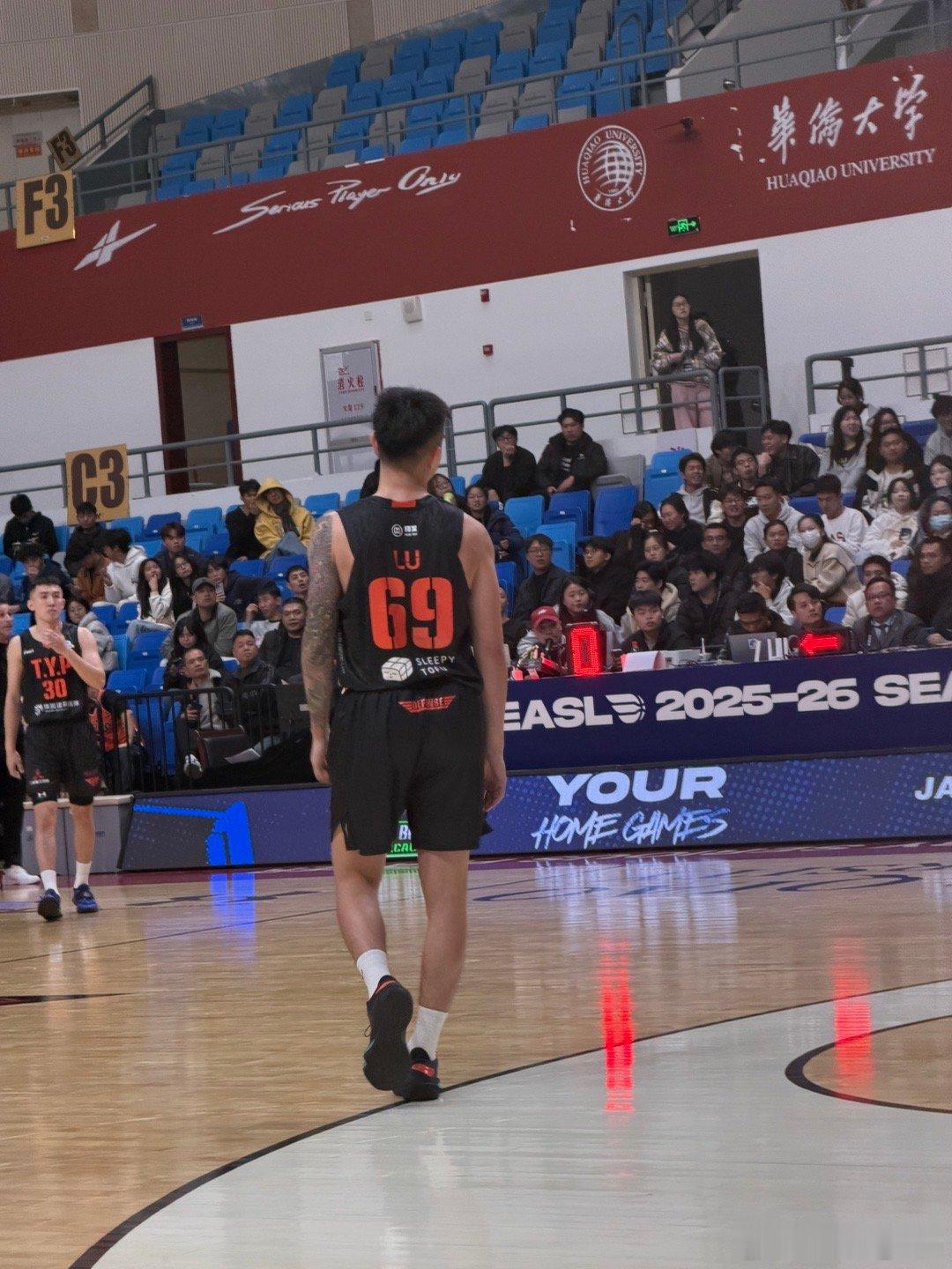 提前为中国男篮考察对手，这卢骏翔挺厉害... 泉州·华侨大学泉州校区