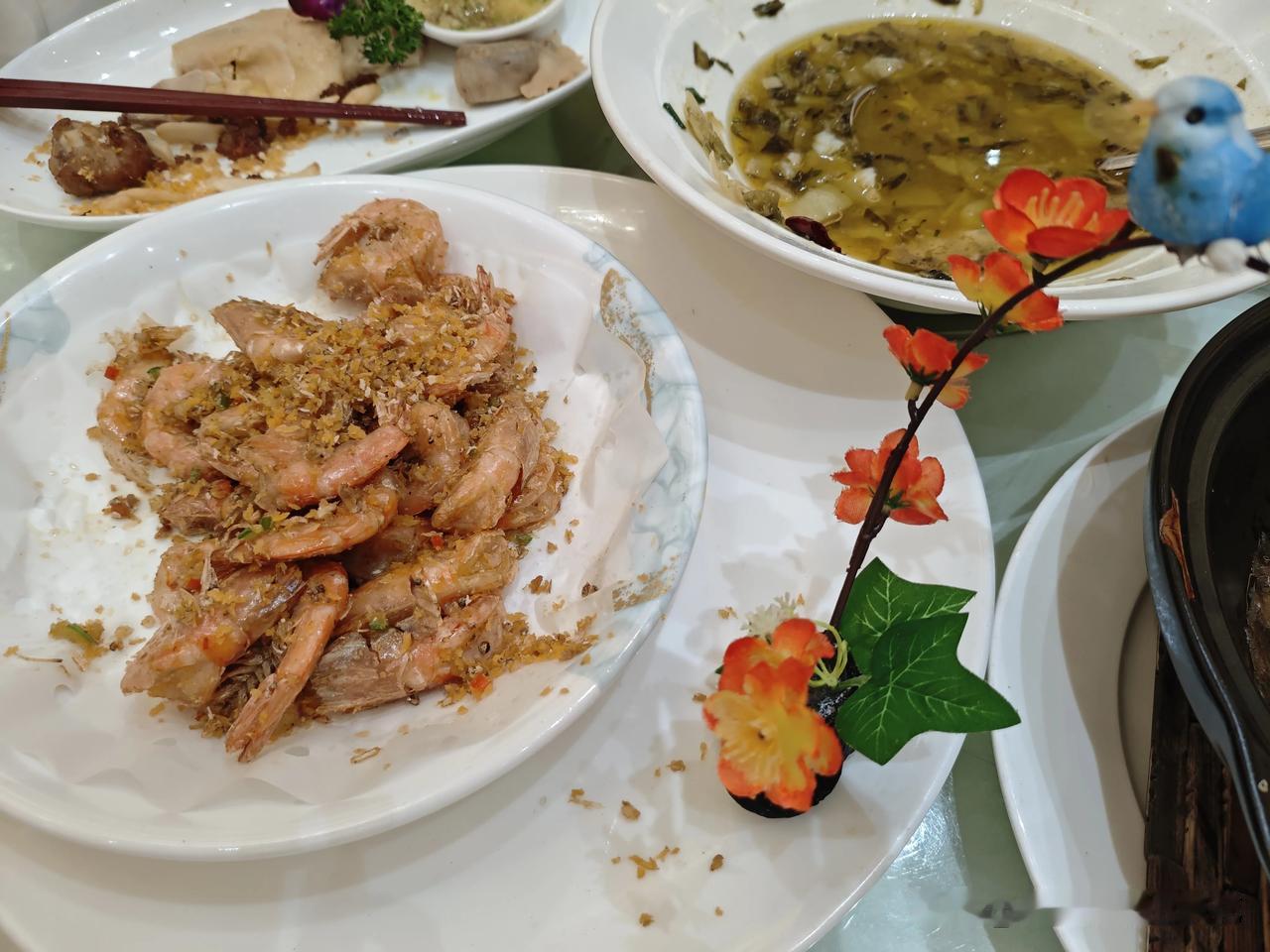OP婆婆说。
儿媳妇现在在家里，就带个孩子，也不用上班，老公上班了啥也不用干，真
