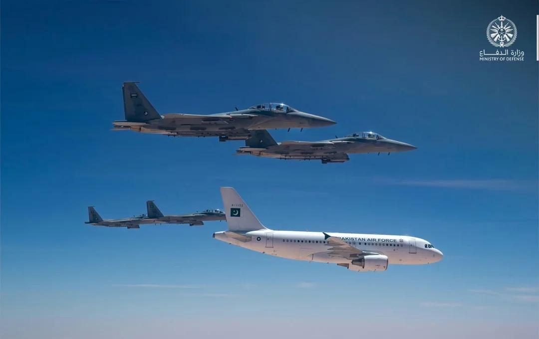 沙特空军战机护航巴基斯坦专机
航空航天 武器装备 战斗机 航空 军事 飞行员
