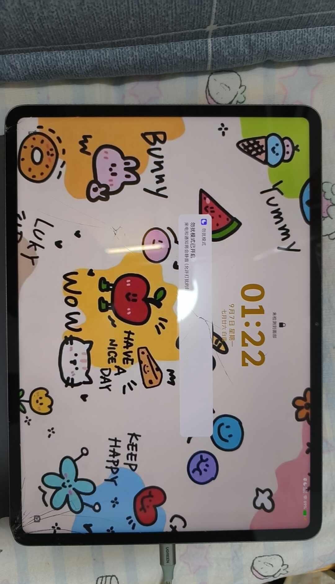 vivo的平板老实的自己买壳吧
送的壳我真的不知道说啥好了，一点保护的作用没有，