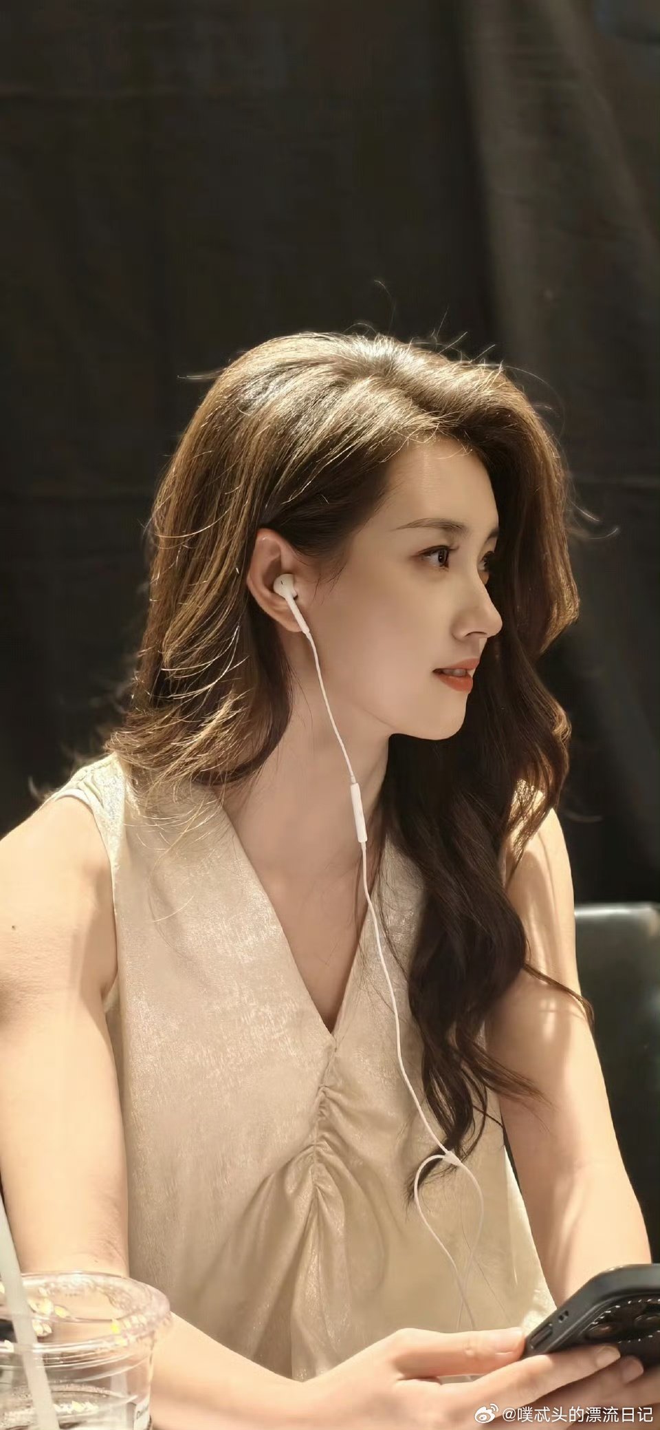 郭宇欣回应粉丝让少接吻戏郭宇欣回应吻戏的发言太圈粉了！清醒认知工作属性，不迎合无