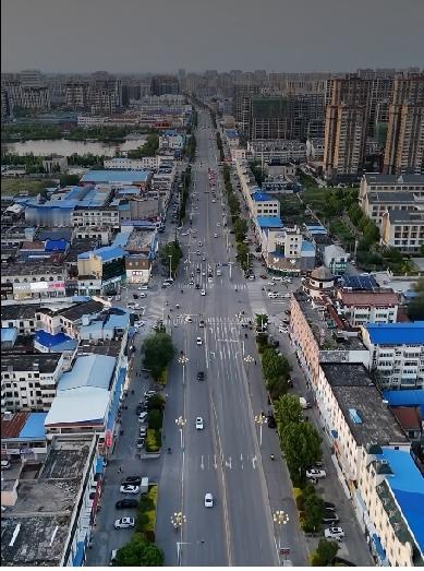 曹县青菏路——跃进塔段
跃进塔1960年建设，曾是曹县的地标。