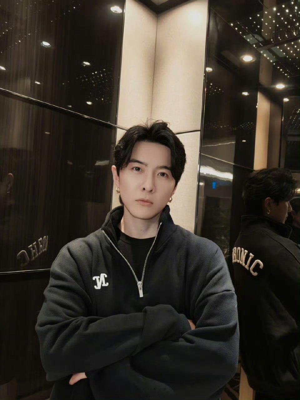 唐禹哲自首出发图网友说的真对：丢脸可以，气场不能丢。这心理素质，属实是“自首系艺