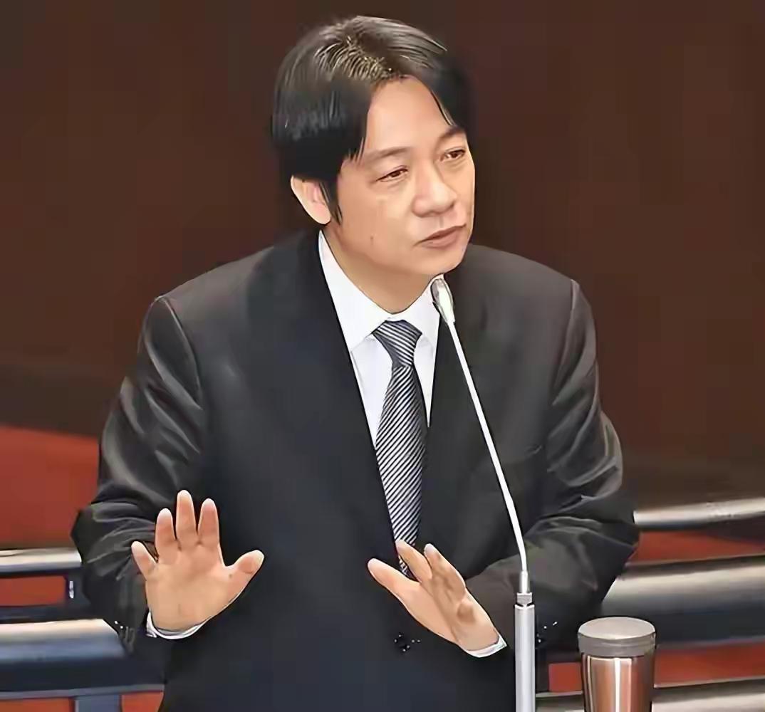 赖清德5月4日晚搭斯威士兰专机“隐身”返台，关闭识别码、绕道远飞，活脱脱一场“潜