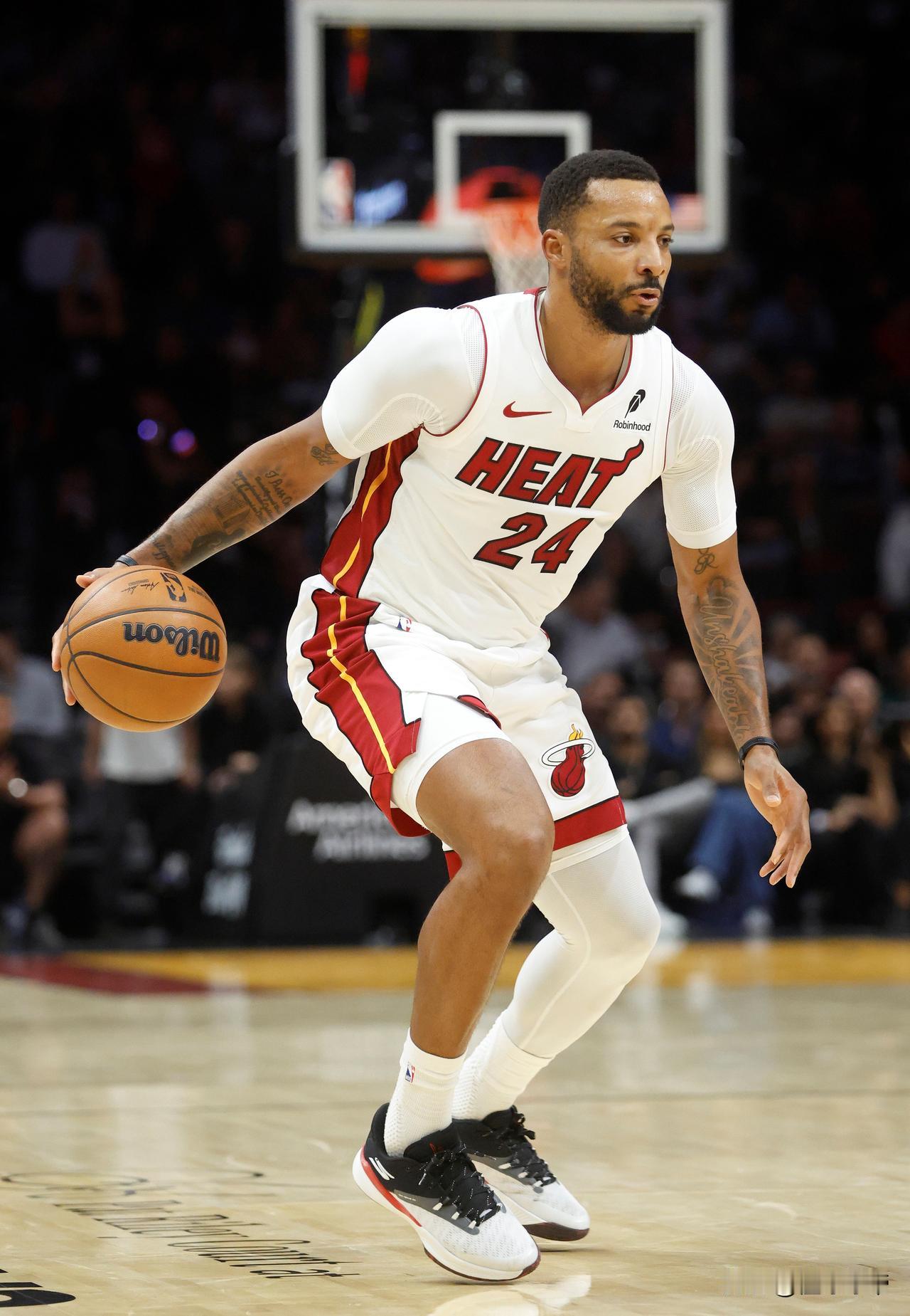 在热火场均24.5分，快船怎么会交易鲍威尔呢？

今年夏天，快船用场均21.8分