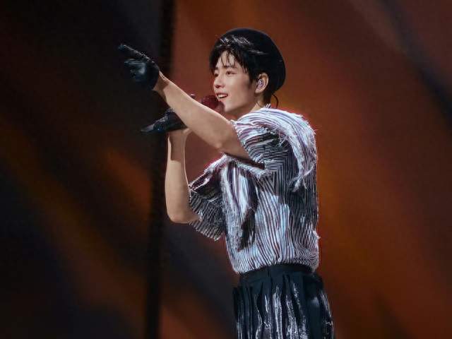 首位被肖战演唱会圈粉明星曝光！还邀请肖战来澳门演出，口碑爆棚