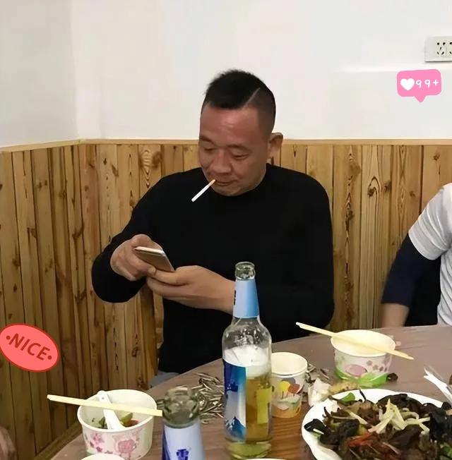 于东来身家不菲，我不关心。
他吃380的饭还是3800的饭，我也不关心。但看到他